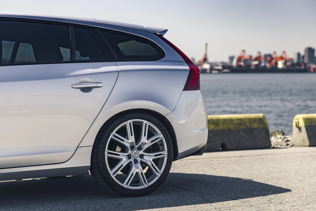 2017 Volvo V60 1st Gen - Image 27 of 31