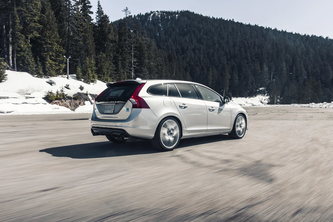 2017 Volvo V60 1st Gen - Image 15 of 31