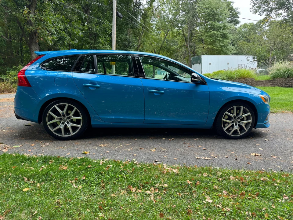 2017 Volvo V60 1st Gen - Image 14 of 31
