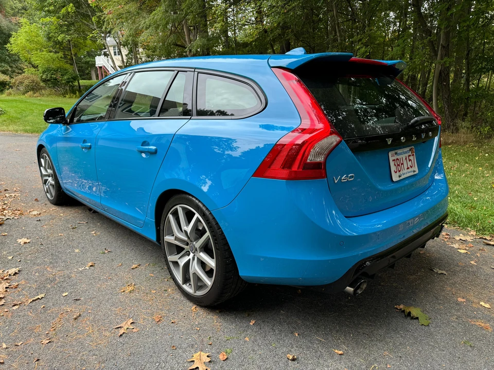 2017 Volvo V60 1st Gen - Image 8 of 31