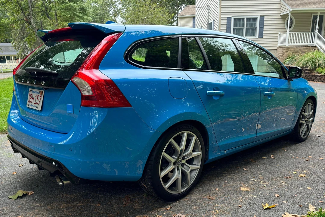 2017 Volvo V60 1st Gen - Image 13 of 31