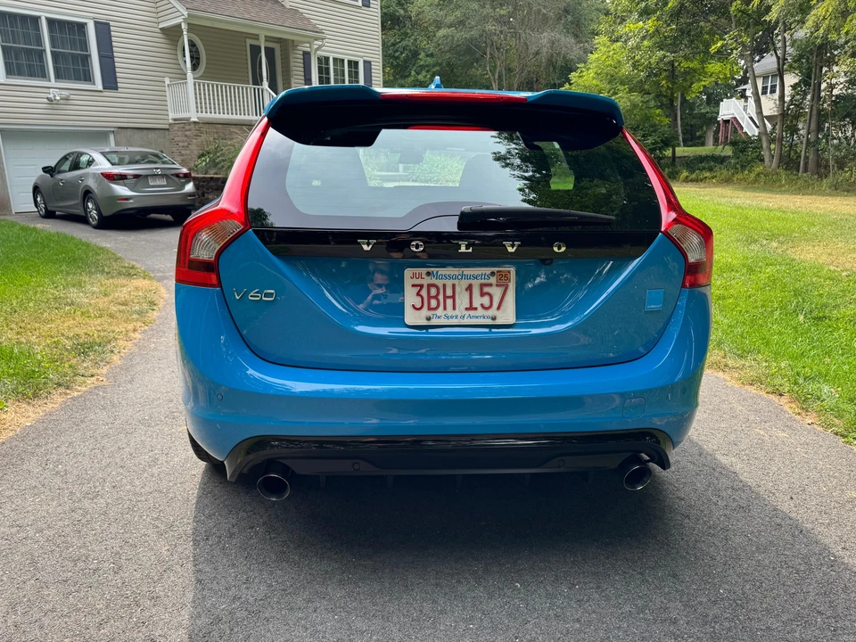 2017 Volvo V60 1st Gen - Image 10 of 31