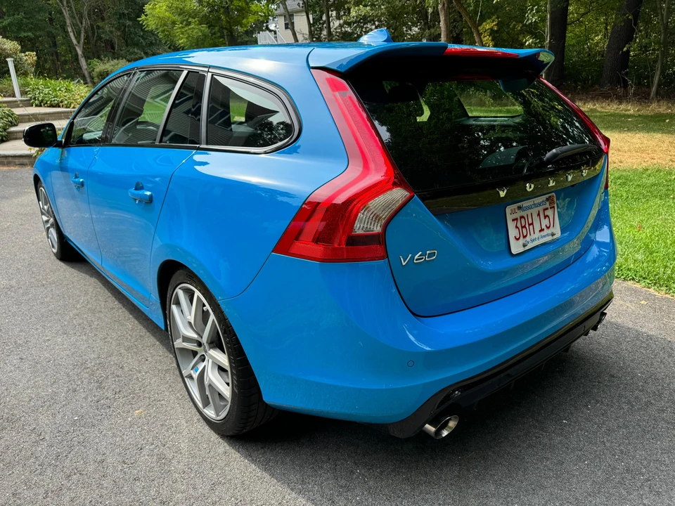 2017 Volvo V60 1st Gen - Image 9 of 31
