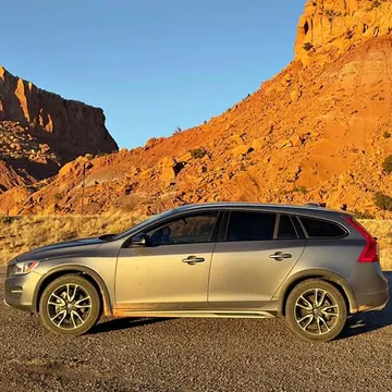 2017 Volvo V60 T5 AWD Cross Country