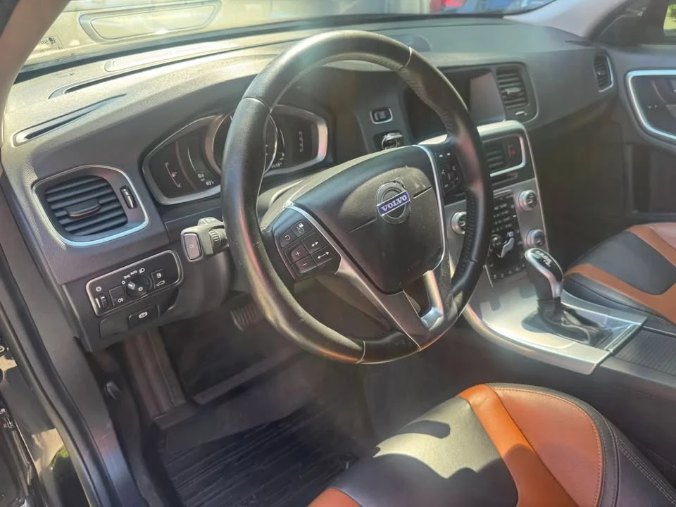 2017 Volvo V60 1st Gen - Image 15 of 19