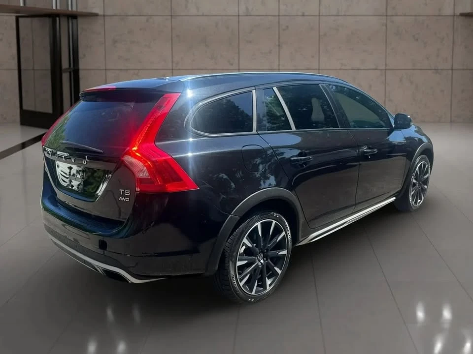 2017 Volvo V60 1st Gen - Image 5 of 19