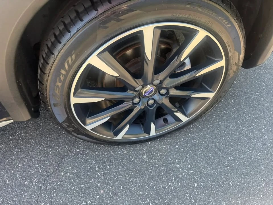2017 Volvo V60 1st Gen - Image 13 of 19