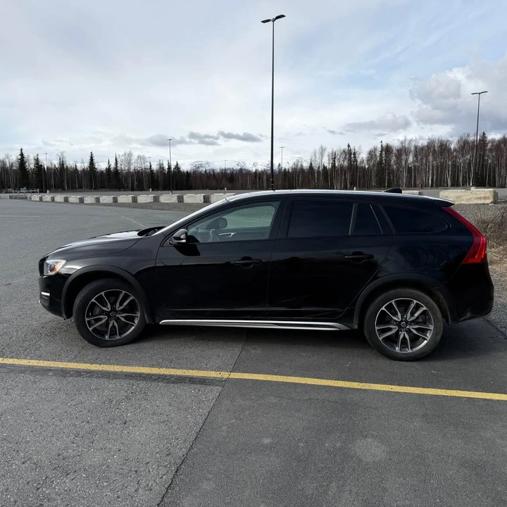 2017 Volvo V60 1st Gen - Image 3 of 9