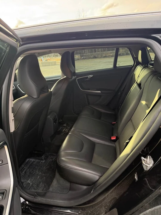 2017 Volvo V60 1st Gen - Image 7 of 9