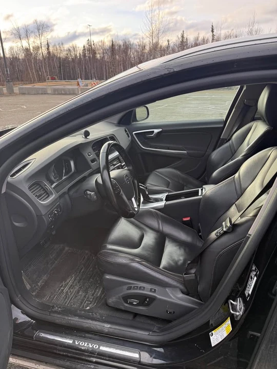 2017 Volvo V60 1st Gen - Image 6 of 9