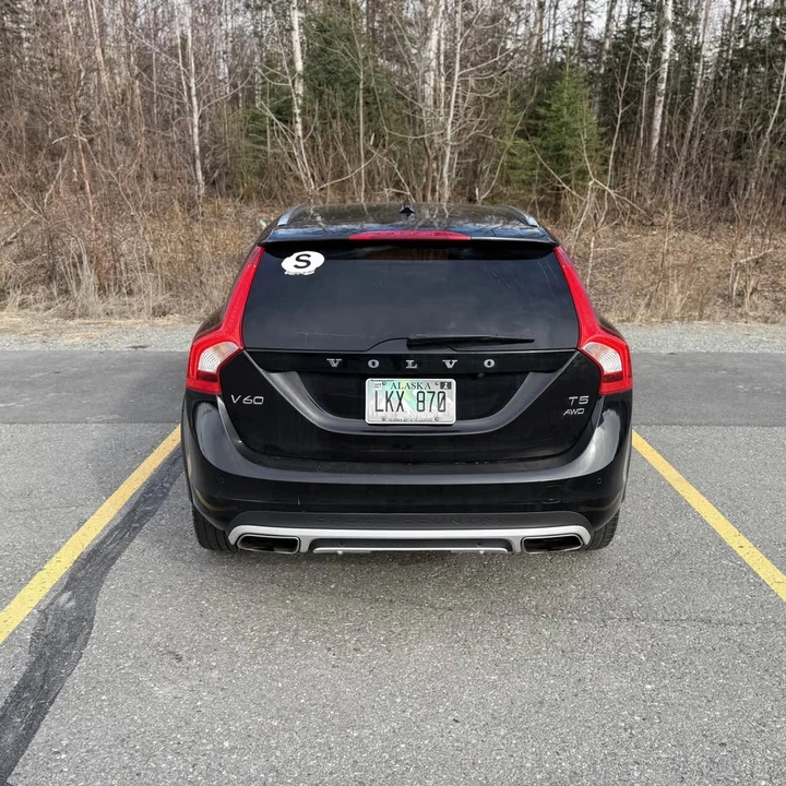 2017 Volvo V60 1st Gen - Image 4 of 9