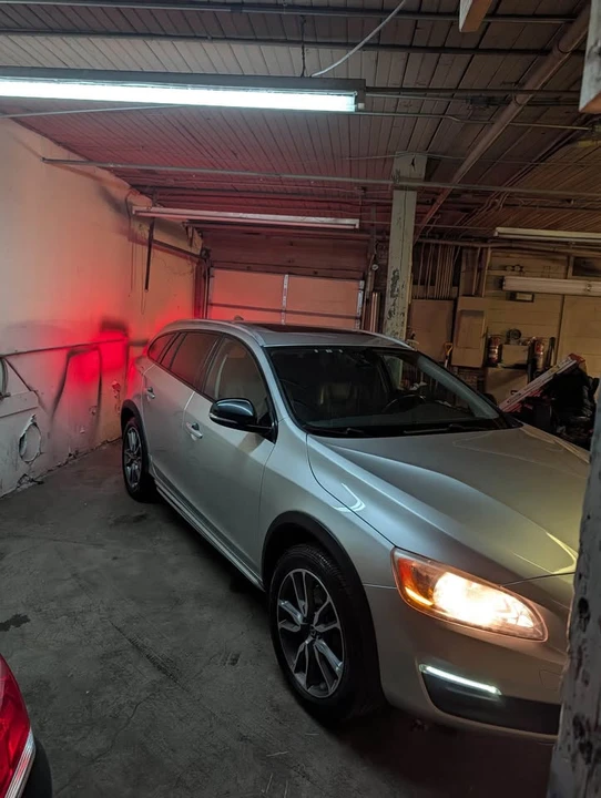2017 Volvo V60 1st Gen - Image 2 of 14