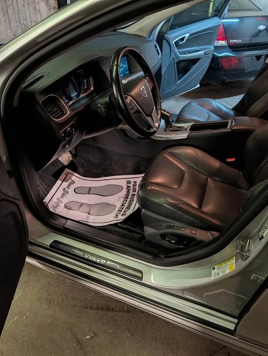 2017 Volvo V60 1st Gen - Image 13 of 14