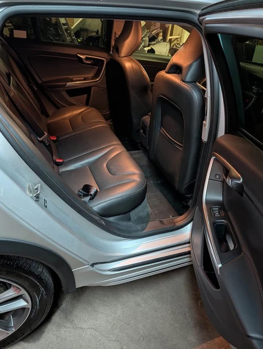 2017 Volvo V60 1st Gen - Image 8 of 14
