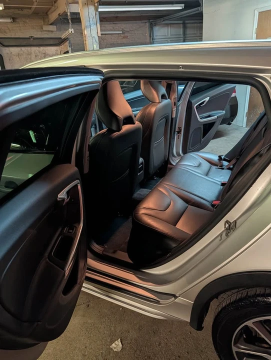 2017 Volvo V60 1st Gen - Image 10 of 14