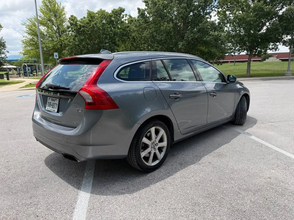 2017 Volvo V60 1st Gen - Image 4 of 19