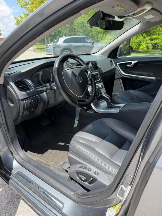 2017 Volvo V60 1st Gen - Image 10 of 19