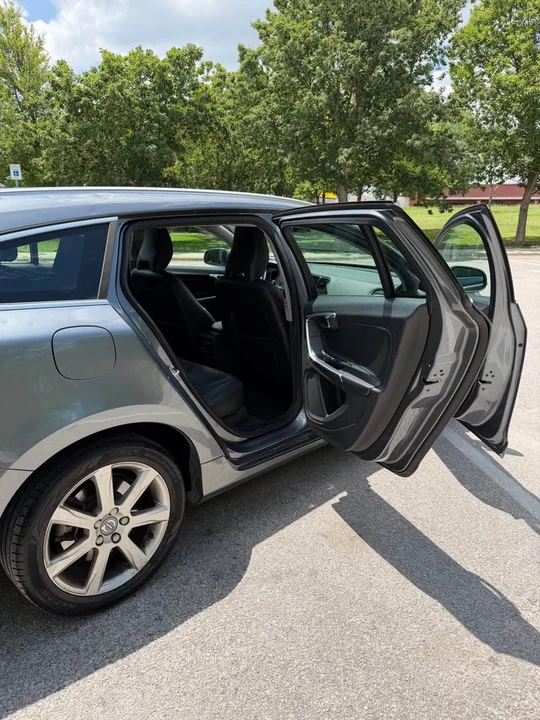 2017 Volvo V60 1st Gen - Image 12 of 19