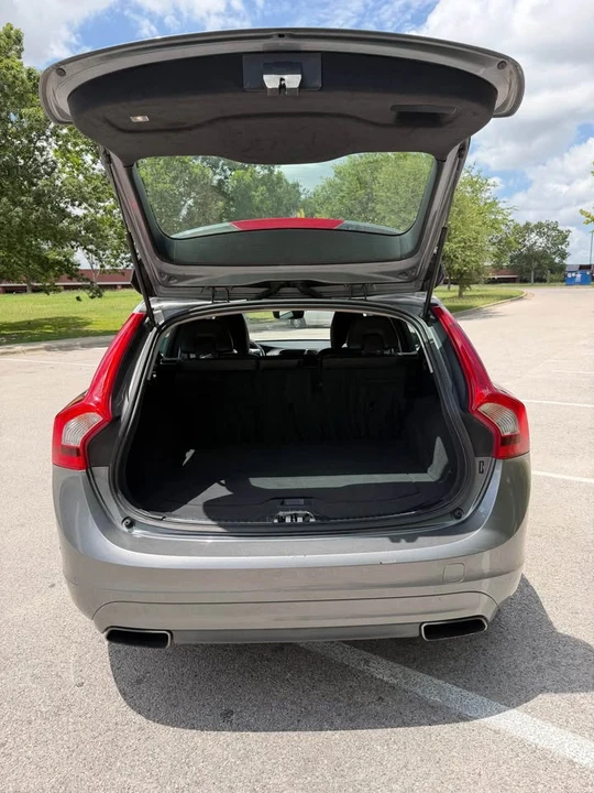 2017 Volvo V60 1st Gen - Image 7 of 19