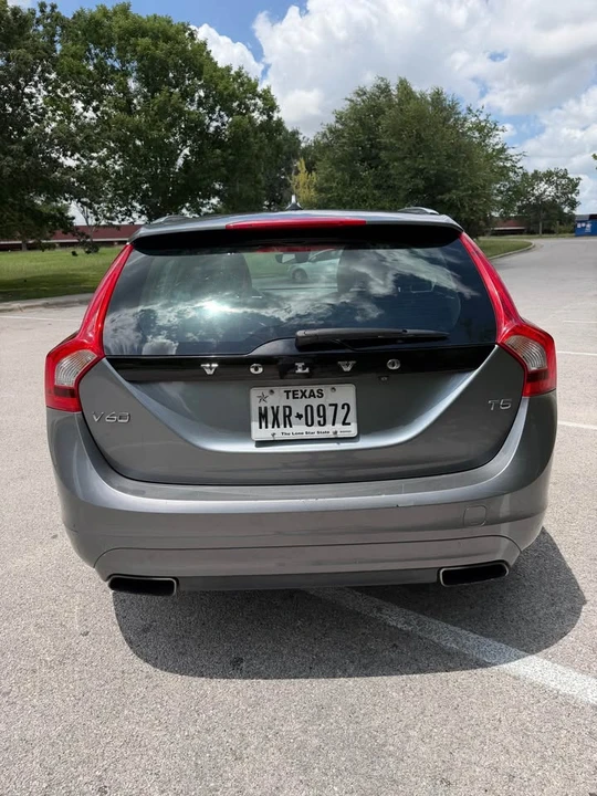 2017 Volvo V60 1st Gen - Image 8 of 19
