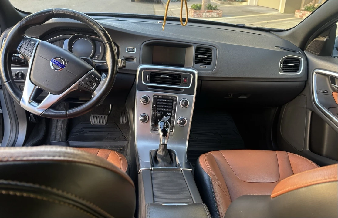2017 Volvo V60 1st Gen - Image 11 of 18