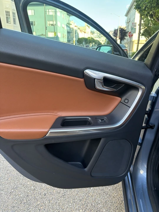 2017 Volvo V60 1st Gen - Image 10 of 18