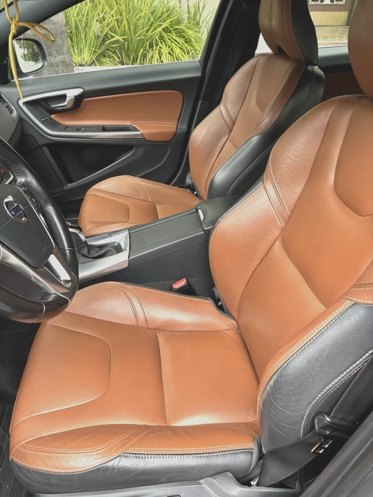 2017 Volvo V60 1st Gen - Image 14 of 18