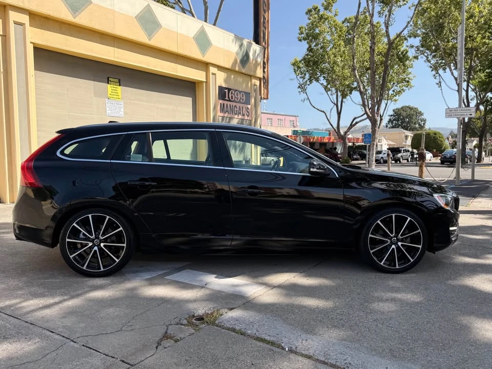 2017 Volvo V60 1st Gen - Image 4 of 16