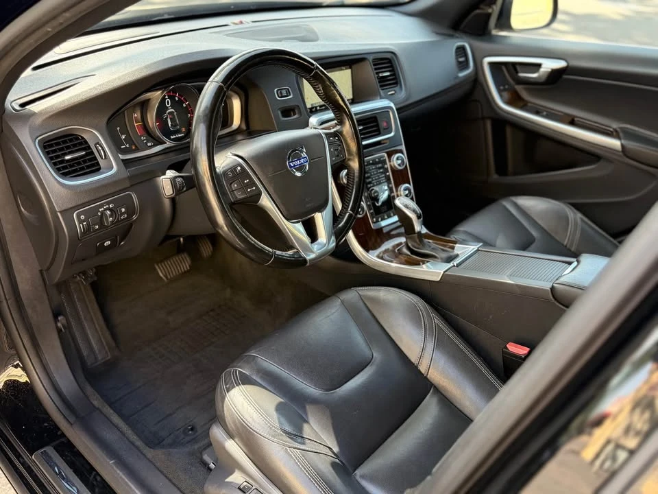 2017 Volvo V60 1st Gen - Image 7 of 16