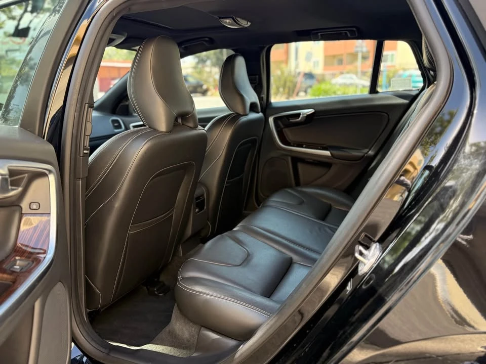 2017 Volvo V60 1st Gen - Image 9 of 16