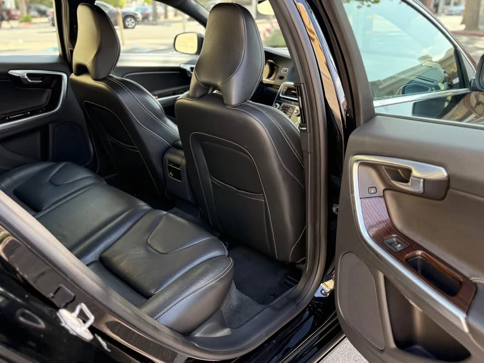 2017 Volvo V60 1st Gen - Image 15 of 16