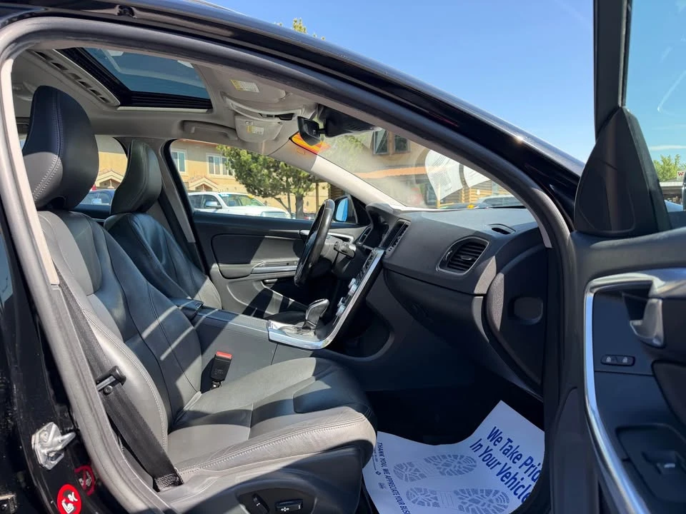 2017 Volvo V60 1st Gen - Image 14 of 21