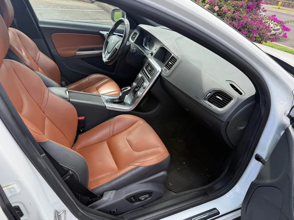 2017 Volvo V60 1st Gen - Image 9 of 13