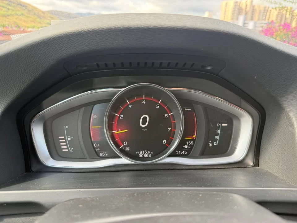 2017 Volvo V60 1st Gen - Image 12 of 13