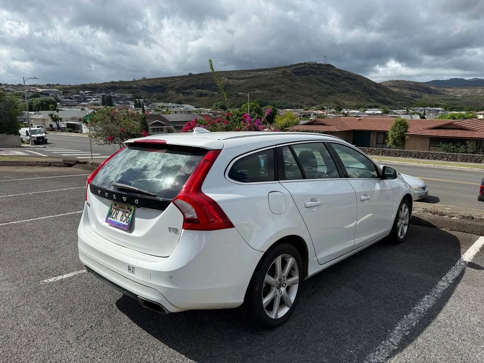 2017 Volvo V60 1st Gen - Image 4 of 13