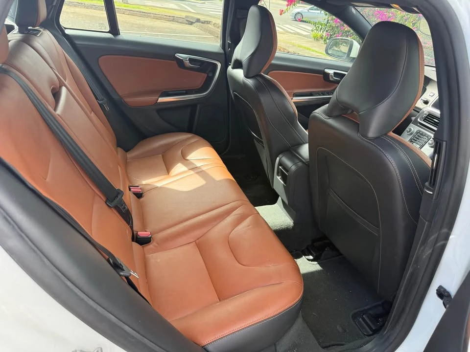 2017 Volvo V60 1st Gen - Image 8 of 13