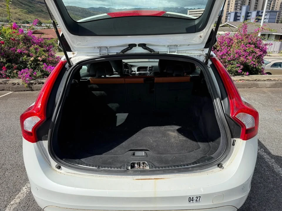 2017 Volvo V60 1st Gen - Image 7 of 13