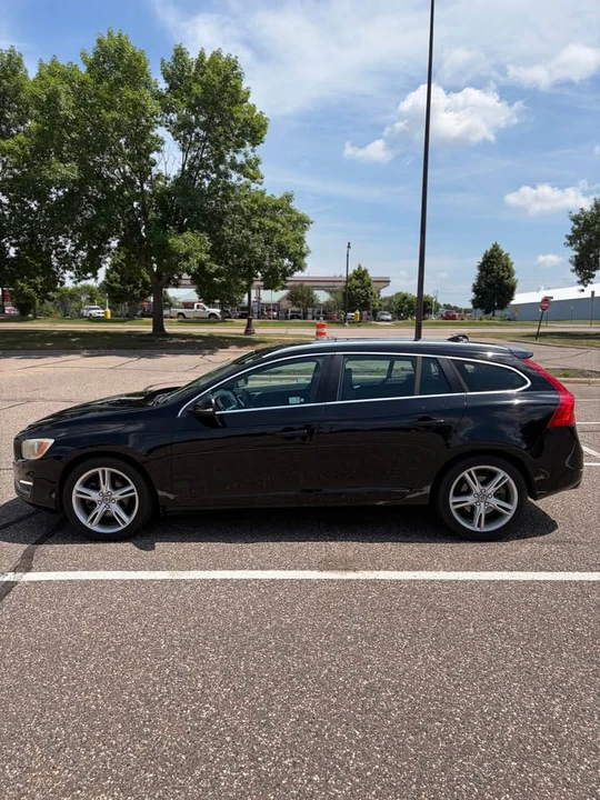 2017 Volvo V60 1st Gen - Image 8 of 14
