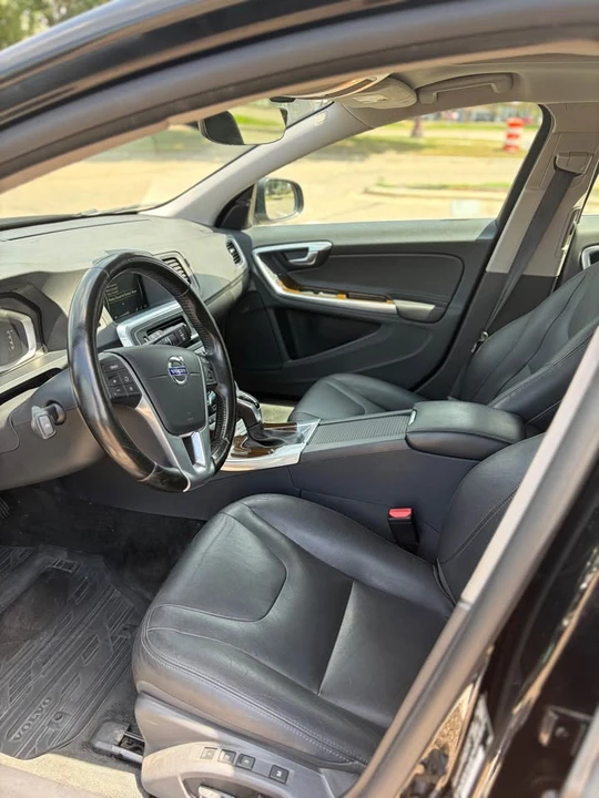 2017 Volvo V60 1st Gen - Image 10 of 14