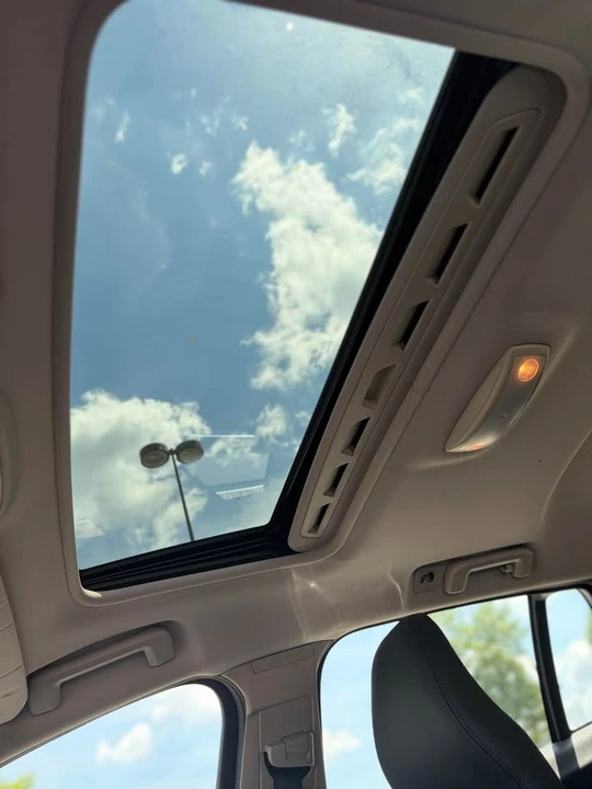 2017 Volvo V60 1st Gen - Image 11 of 14