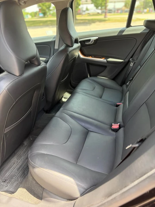 2017 Volvo V60 1st Gen - Image 9 of 14