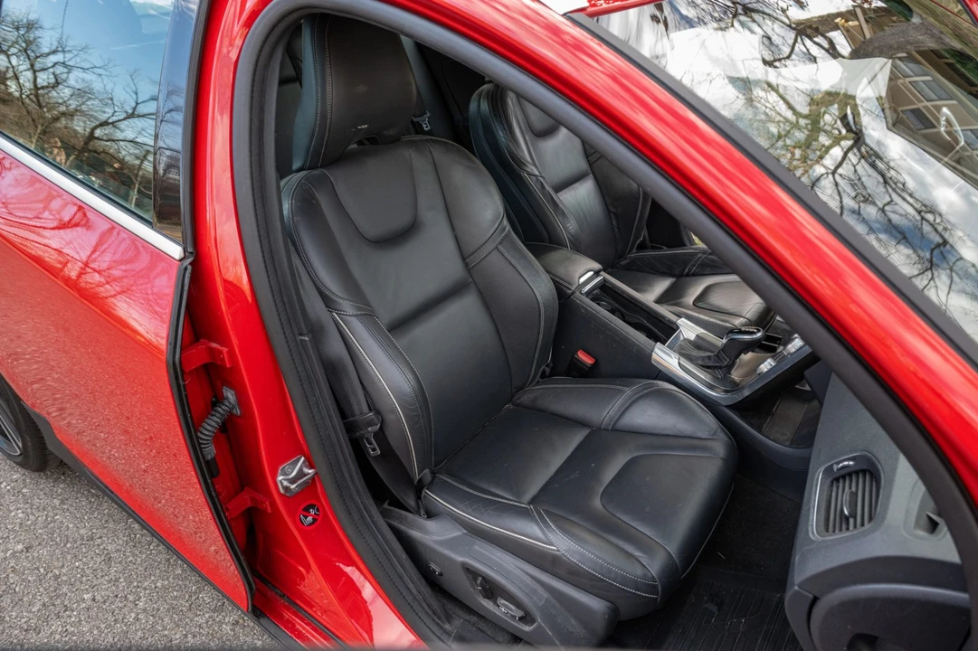 2017 Volvo V60 1st Gen - Image 4 of 7