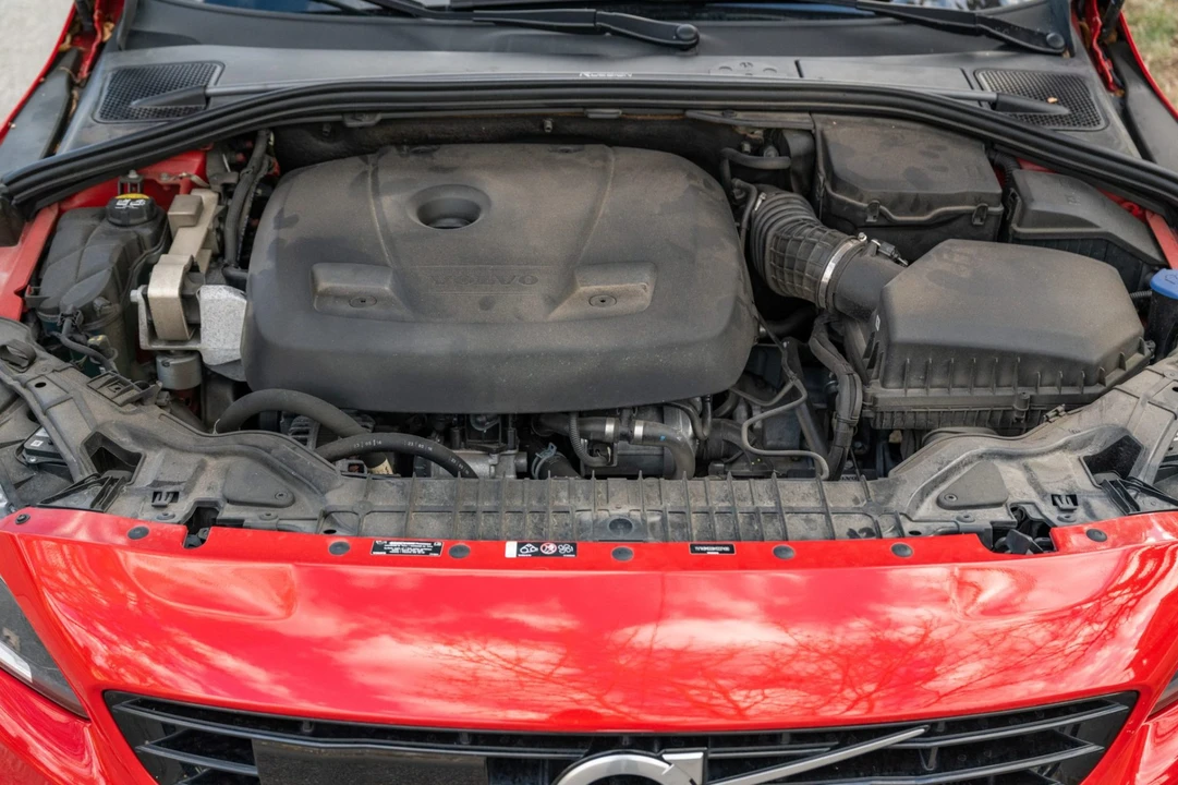 2017 Volvo V60 1st Gen - Image 6 of 7