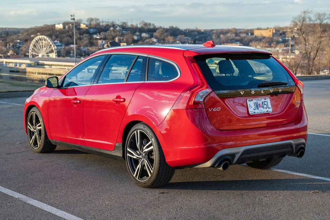 2017 Volvo V60 1st Gen - Image 2 of 7