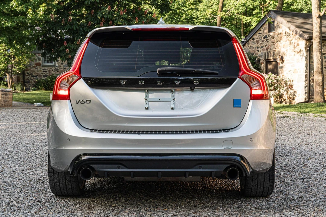2017 Volvo V60 1st Gen - Image 5 of 31