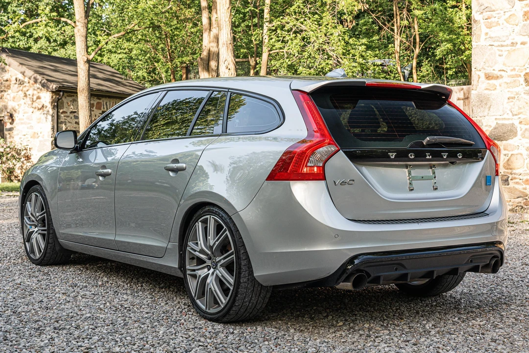 2017 Volvo V60 1st Gen - Image 4 of 31