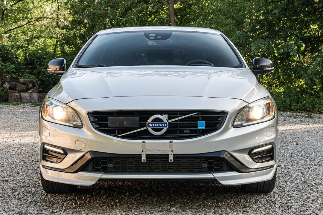 2017 Volvo V60 1st Gen - Image 2 of 31
