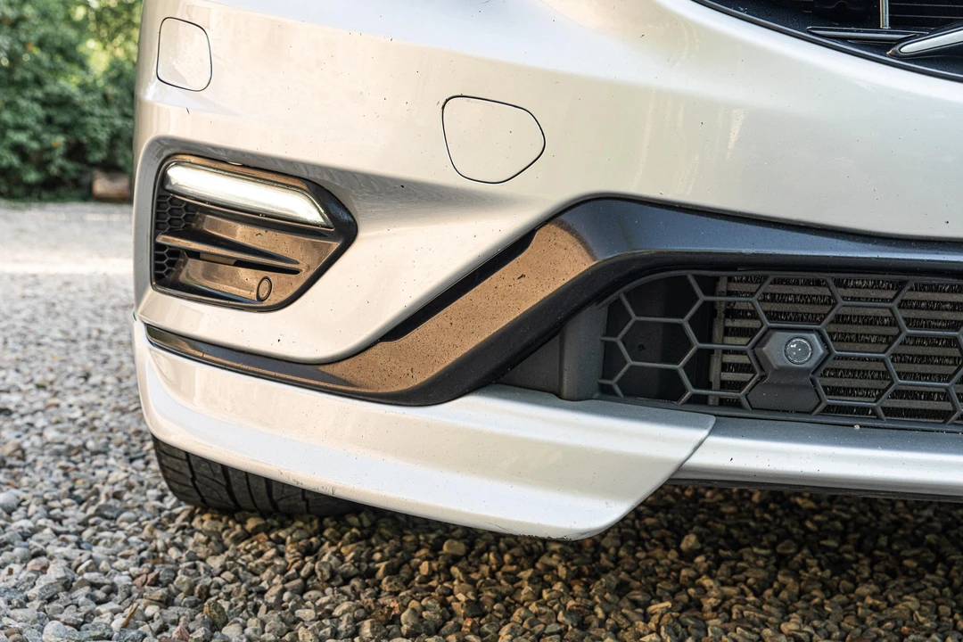 2017 Volvo V60 1st Gen - Image 15 of 31