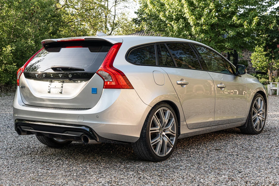 2017 Volvo V60 1st Gen - Image 8 of 31