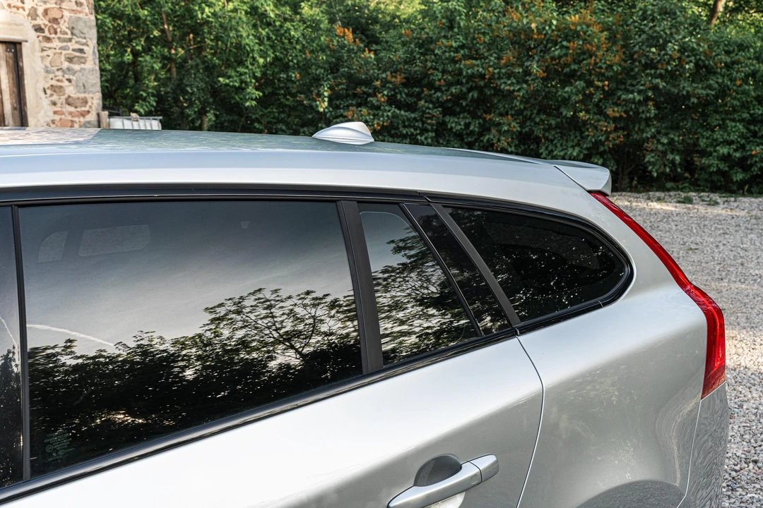 2017 Volvo V60 1st Gen - Image 25 of 31